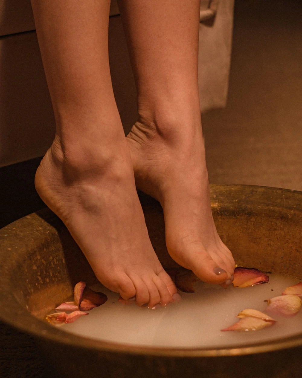 Pedicure con cuidado de uñas y cutículas