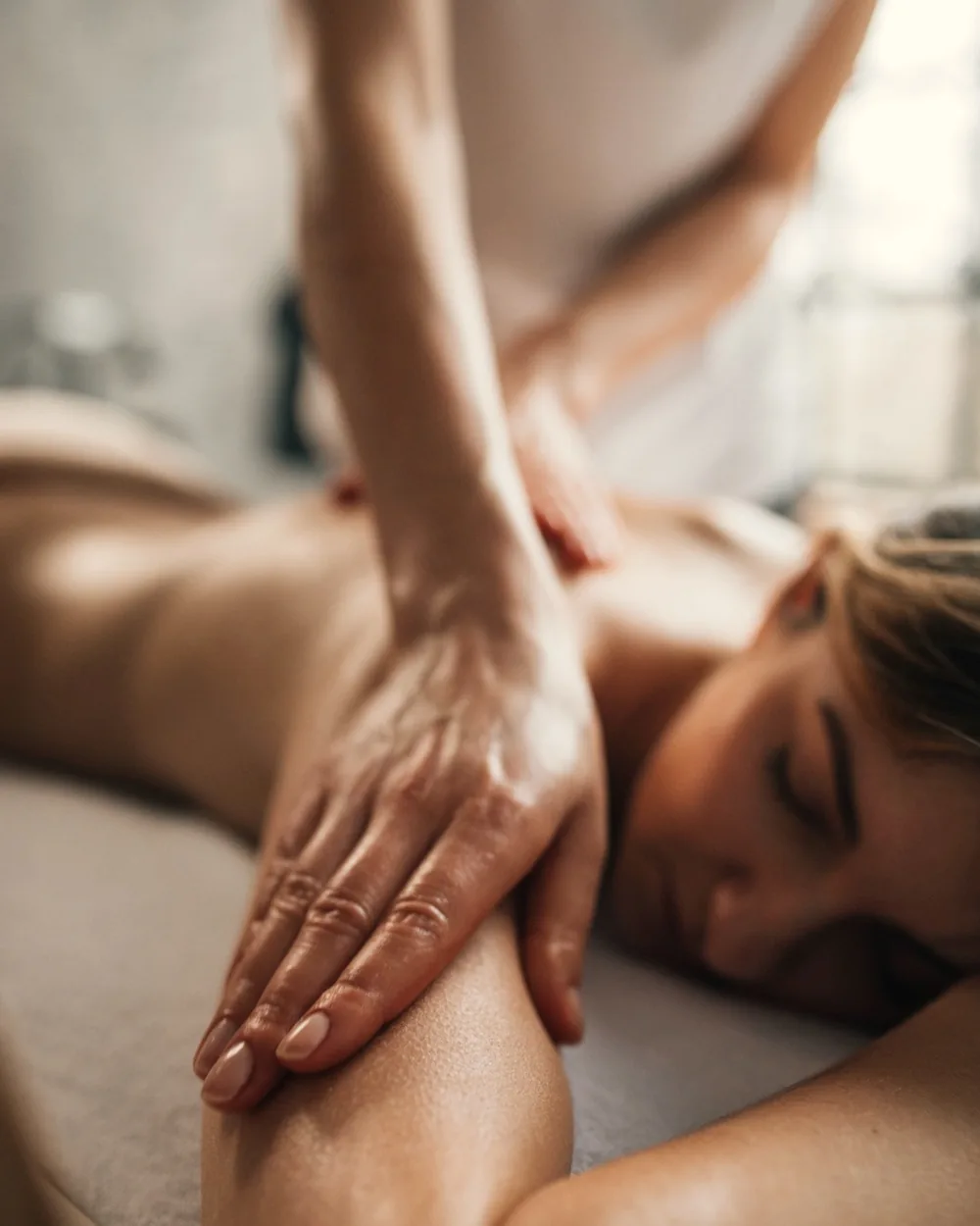 Masaje deep tissue para tensión muscular